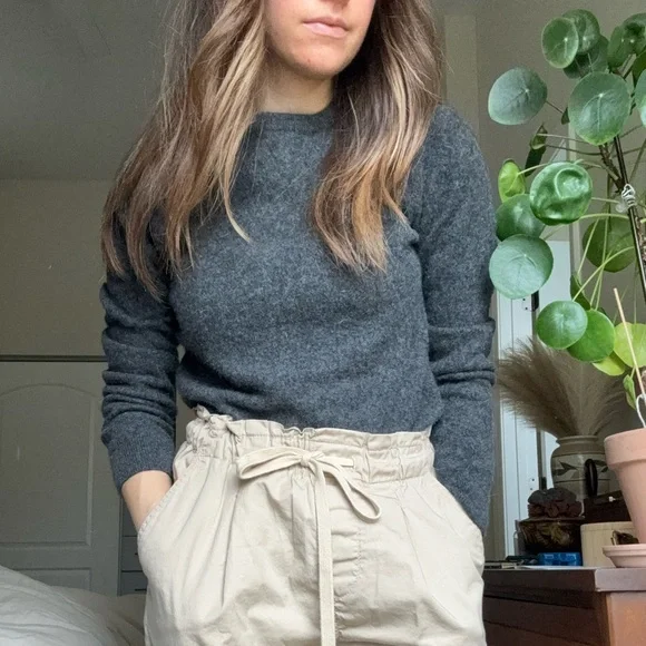 Quince charcoal cashmere sweater men’s M fits like women’s small/XS - Picture 2 of 8